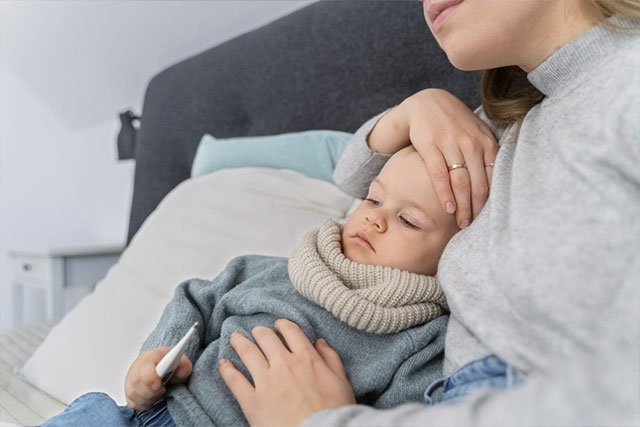 Niño con fiebre por bronquiolitis
